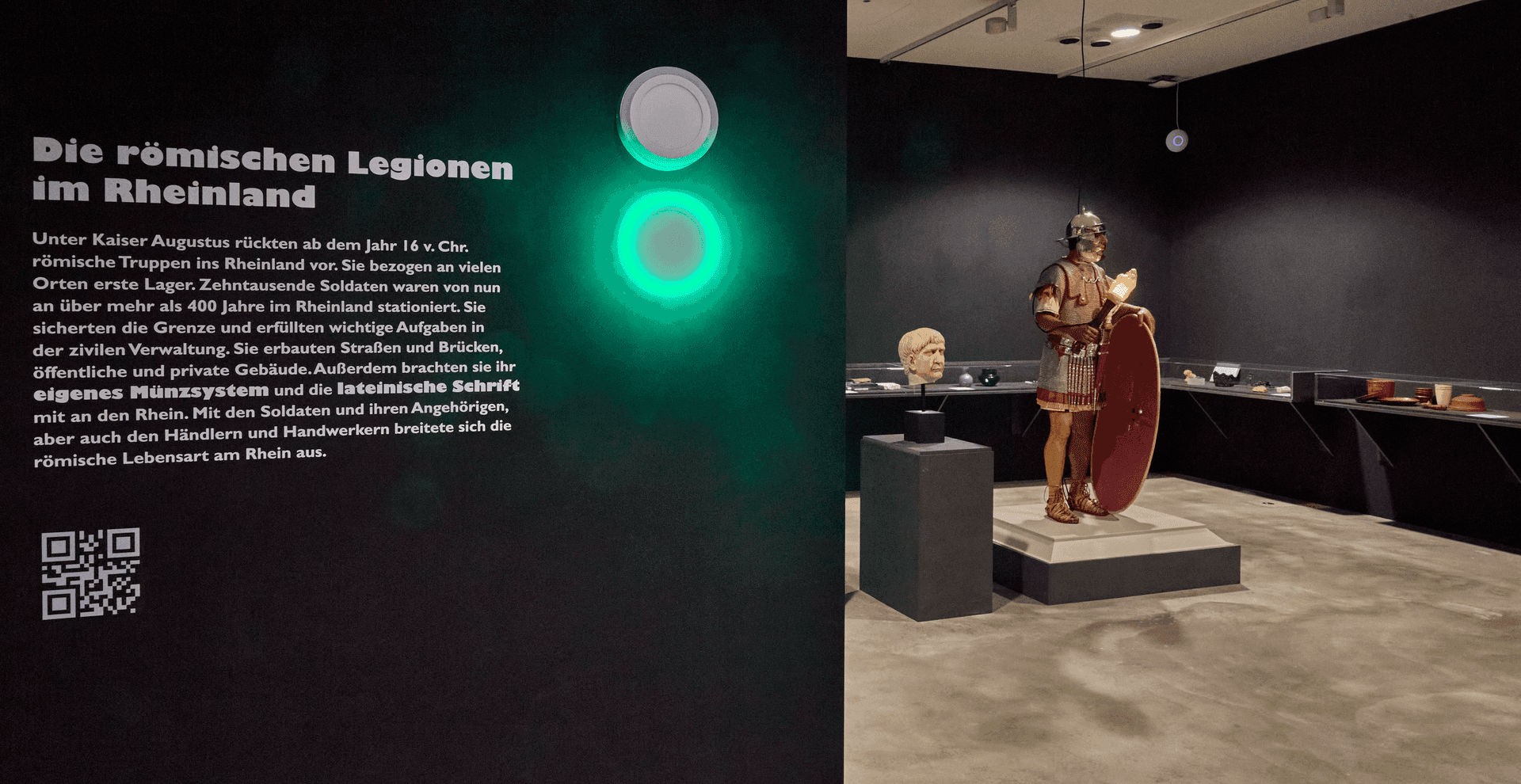 Gelöste Rätselstation „Die römischen Legionen im Rheinland“ mit grün leuchtendem Signal – Foto: Jürgen Vogel LVR-Landesmuseum Bonn